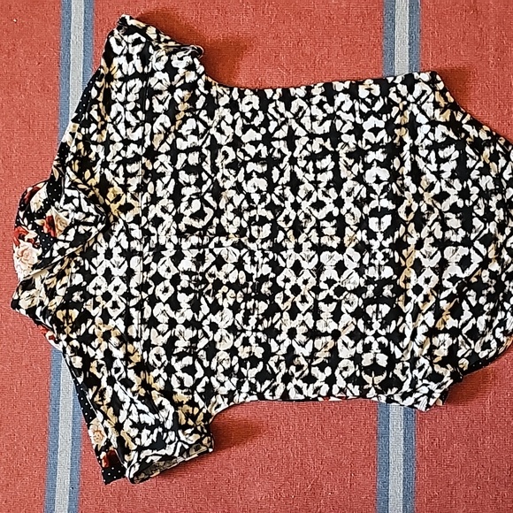 2 STUNNING LULAROE CHARLIE BROWN CHARLIE FLORAL BUTTON UP SHIRTS - Picture 8 of 15